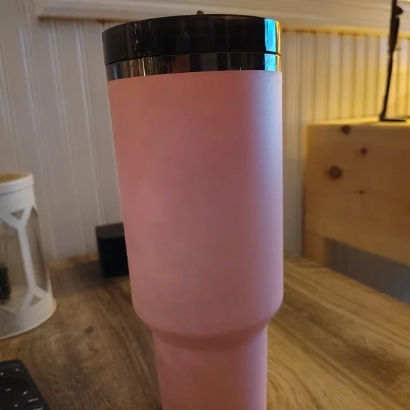 Messi x Stanley 1913 Collection 40 oz. Quencher ProTour Flip Straw Tumbler4.4 - Picture 2 of 4